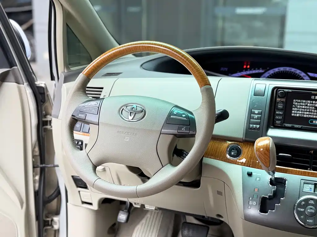 Toyota Previa — миниатюра 9