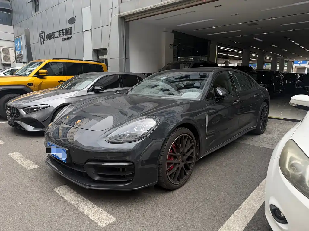 Porsche Panamera 2023