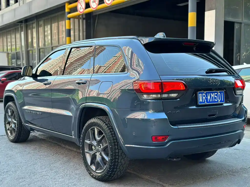 Jeep Grand Cherokee (Import) — миниатюра 8