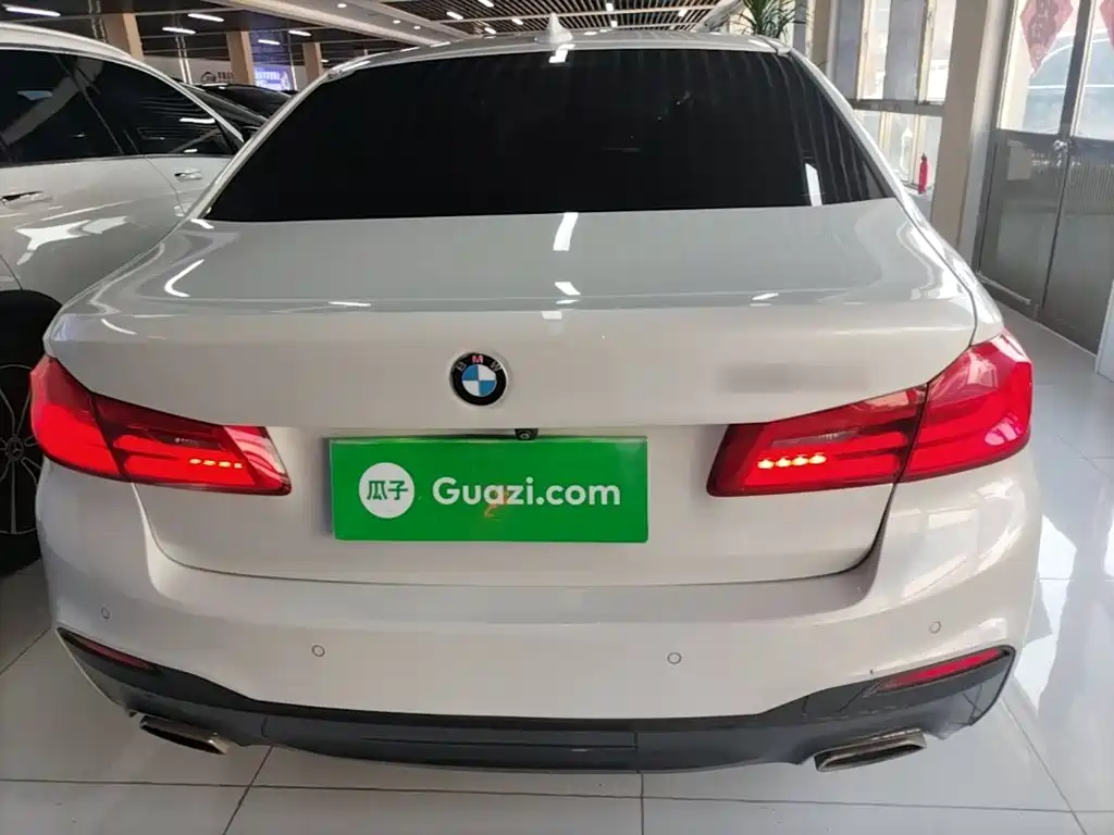 BMW 5 Series — миниатюра 6