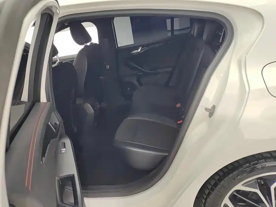 Ford Focus — миниатюра 11