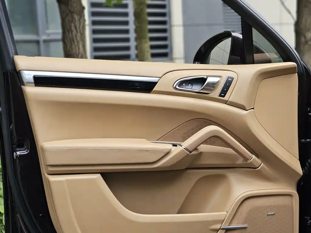 Porsche Cayenne — миниатюра 16
