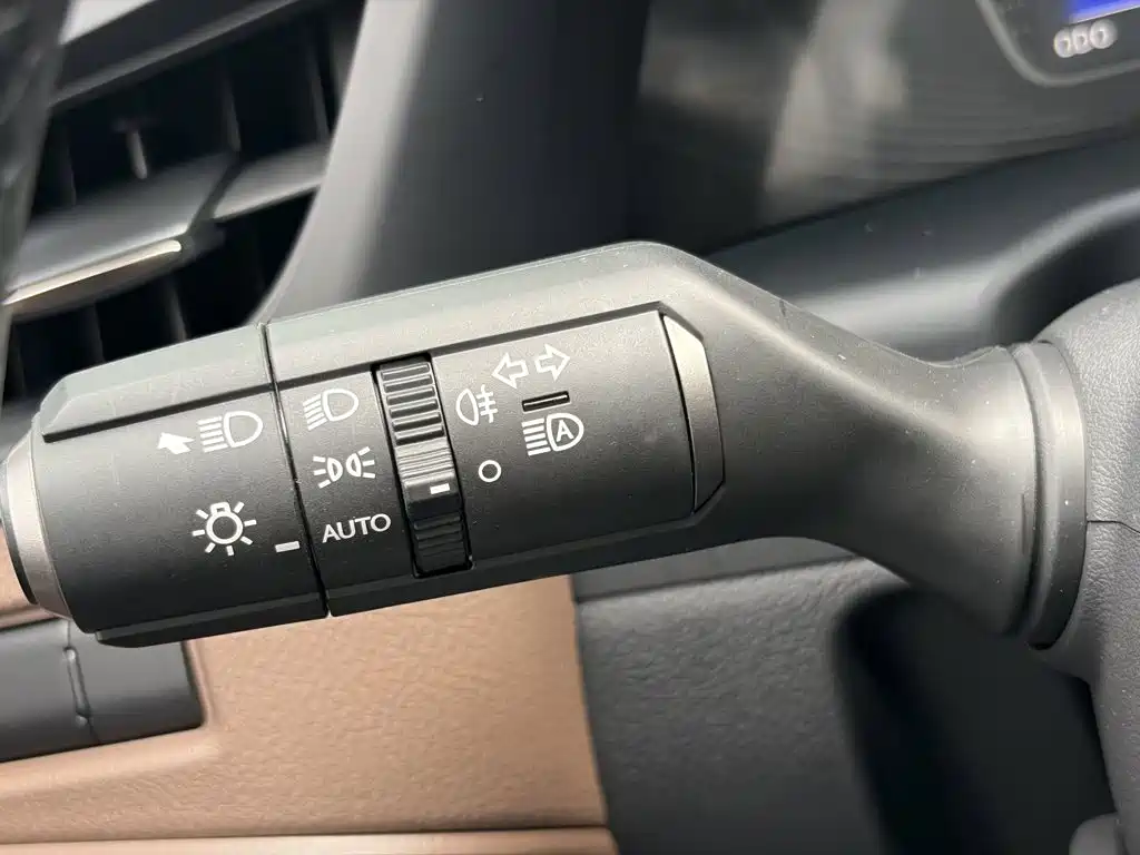 Lexus ES — миниатюра 12