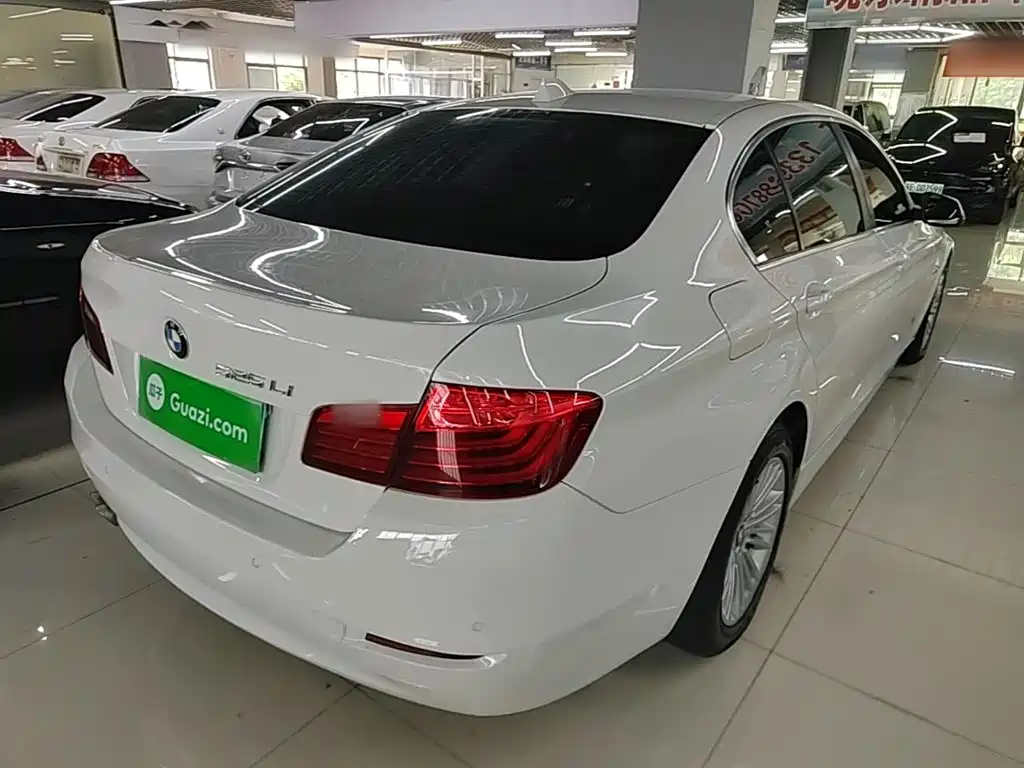 BMW 5 Series — миниатюра 7