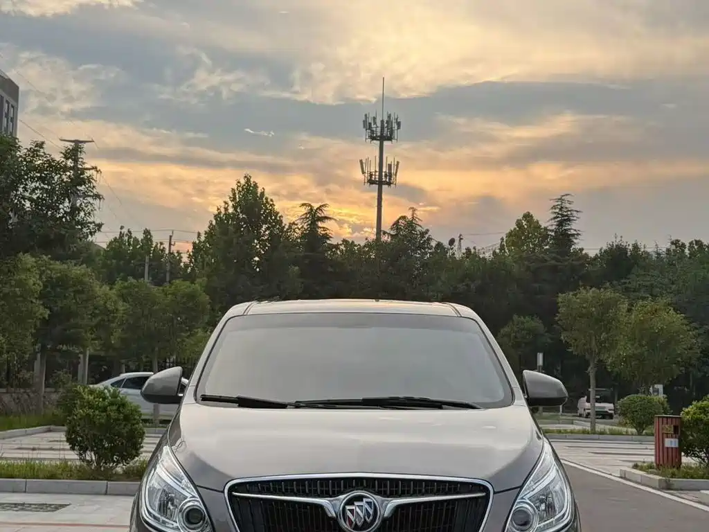 Buick GL8 — миниатюра 2