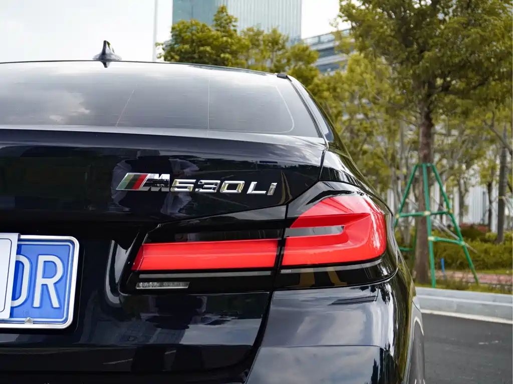 BMW 5 Series — миниатюра 7