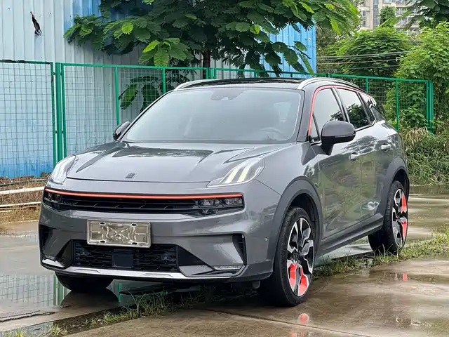 2021 Lynk & Co 06