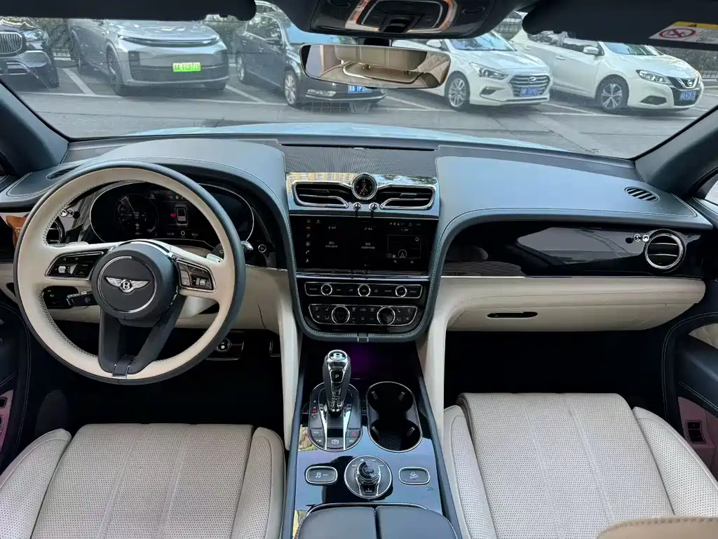 Bentley Bentayga PHEV — миниатюра 5