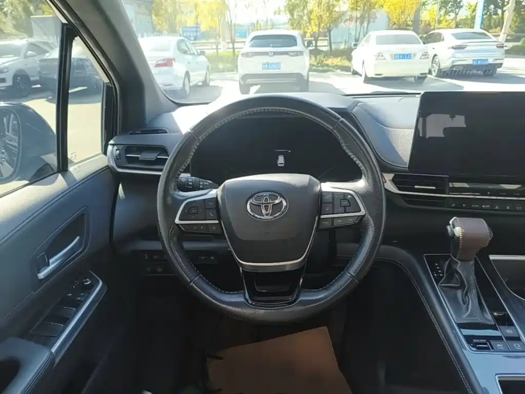 Toyota Sienna — миниатюра 11