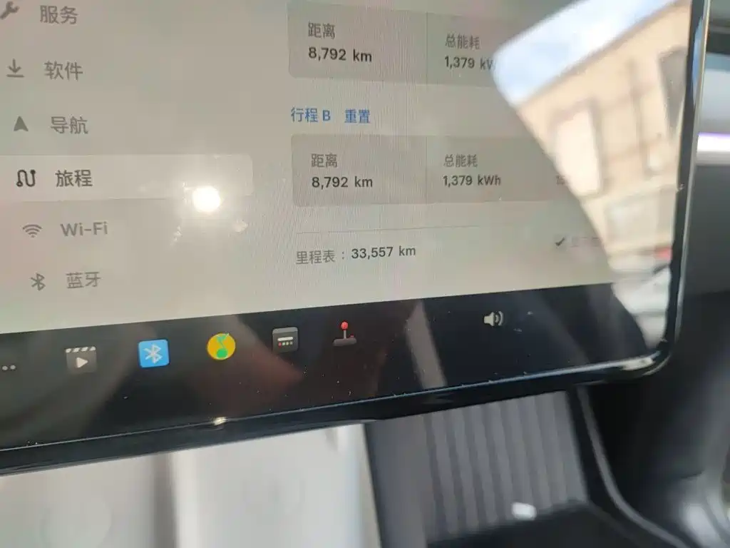 Tesla Model Y — миниатюра 8