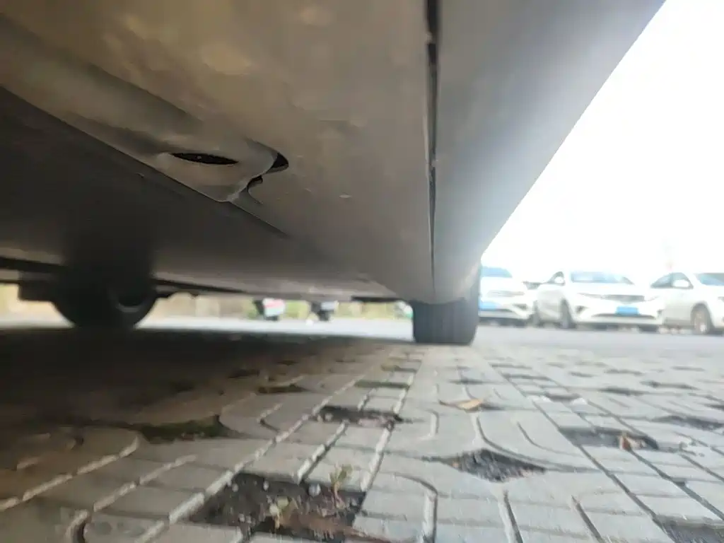 Tesla Model Y — миниатюра 18