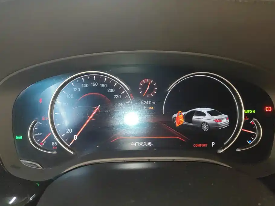 BMW 5 Series — миниатюра 14