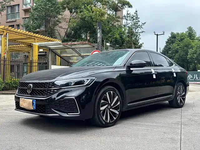VOLKSWAGEN PASSAT 2022