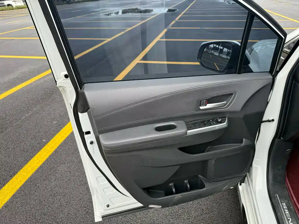 Toyota Sienna 2023 2.5L Luxury