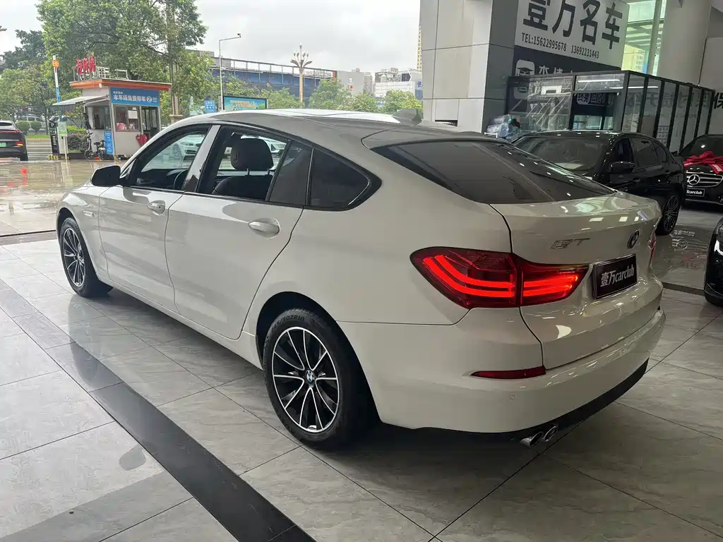 BMW 5 Series GT 5 GT 2017 528i Lead