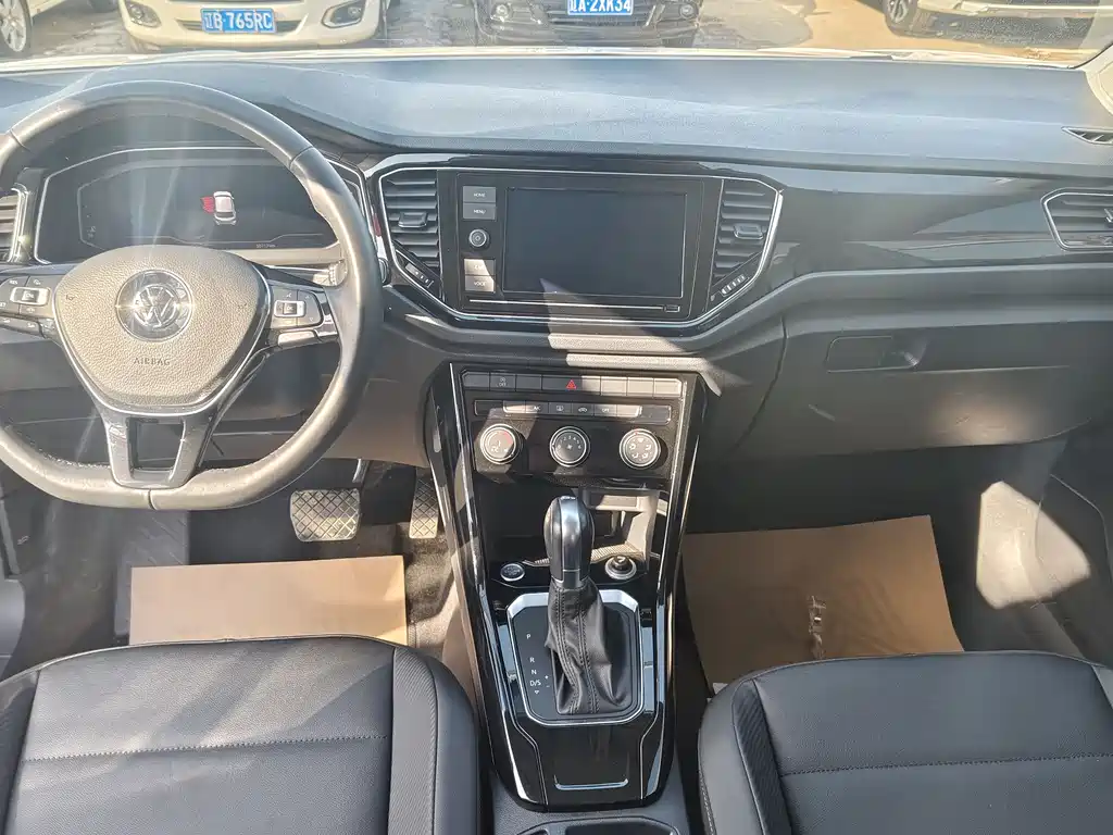 VOLKSWAGEN T ROC EXPLORING SONGS