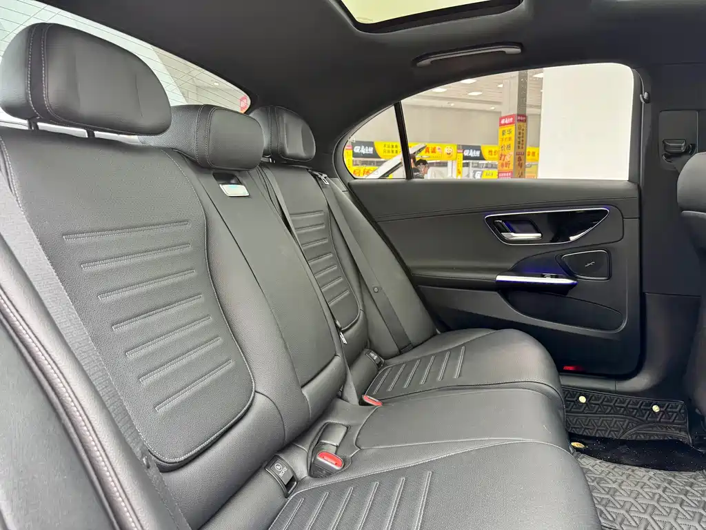 Mercedes-Benz C-Class — миниатюра 11