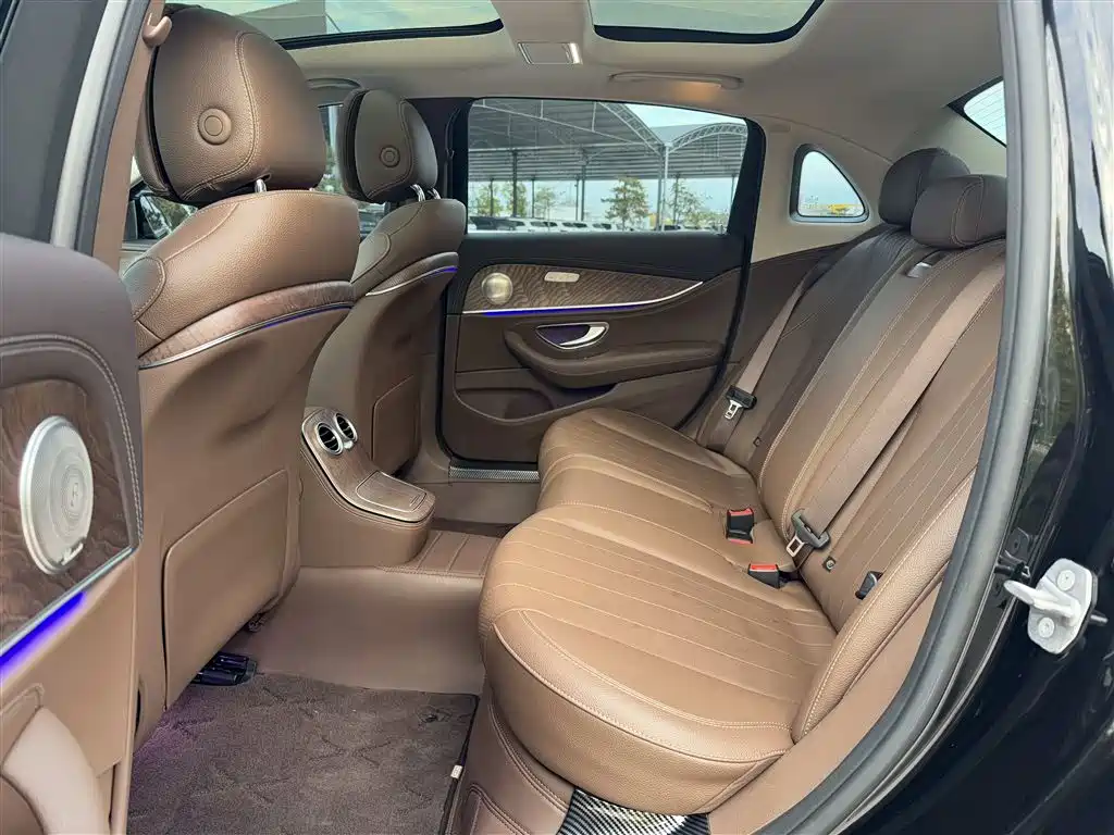 Mercedes-Benz E-Class — миниатюра 11