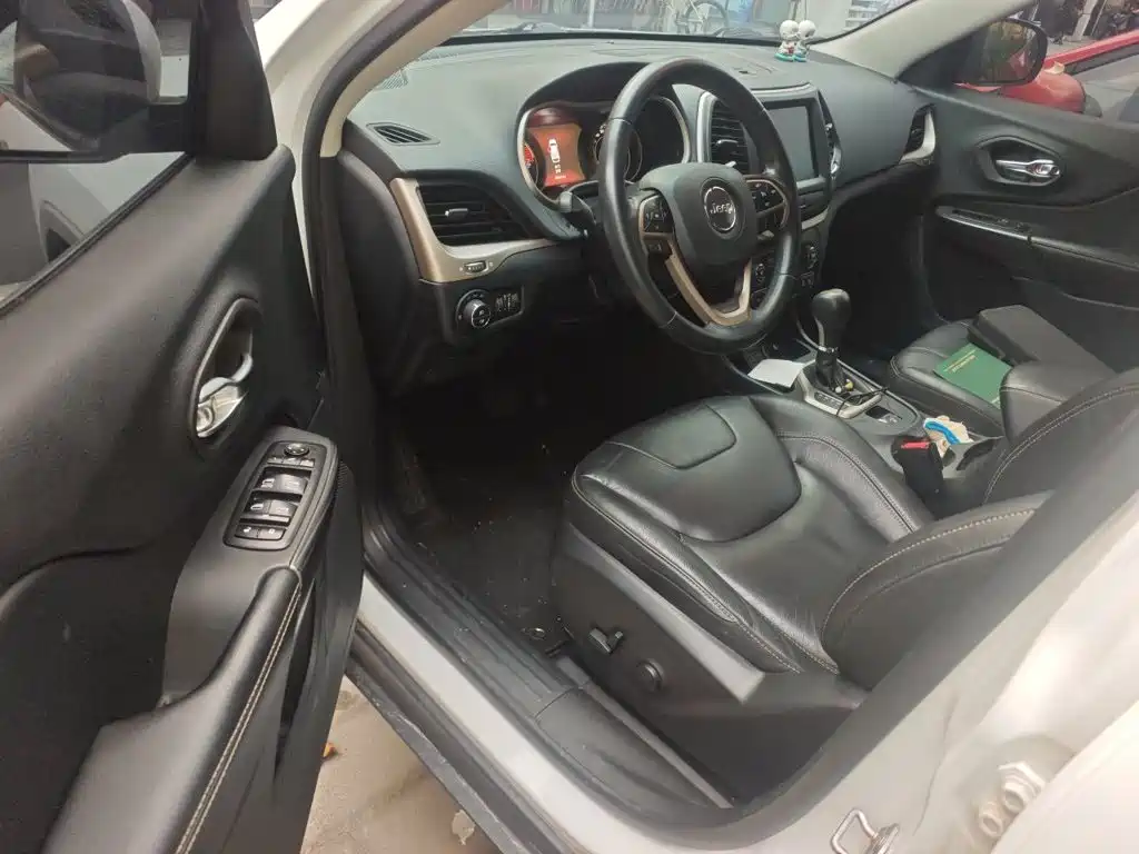 Jeep Cherokee — миниатюра 13