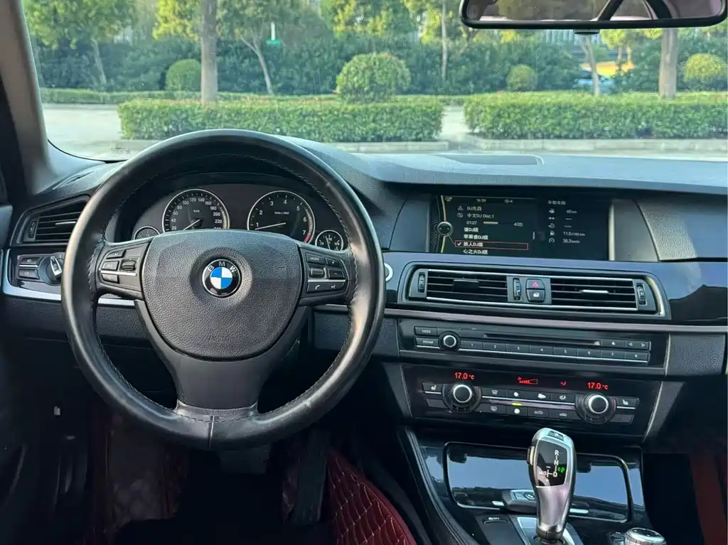 BMW 5 Series — миниатюра 5