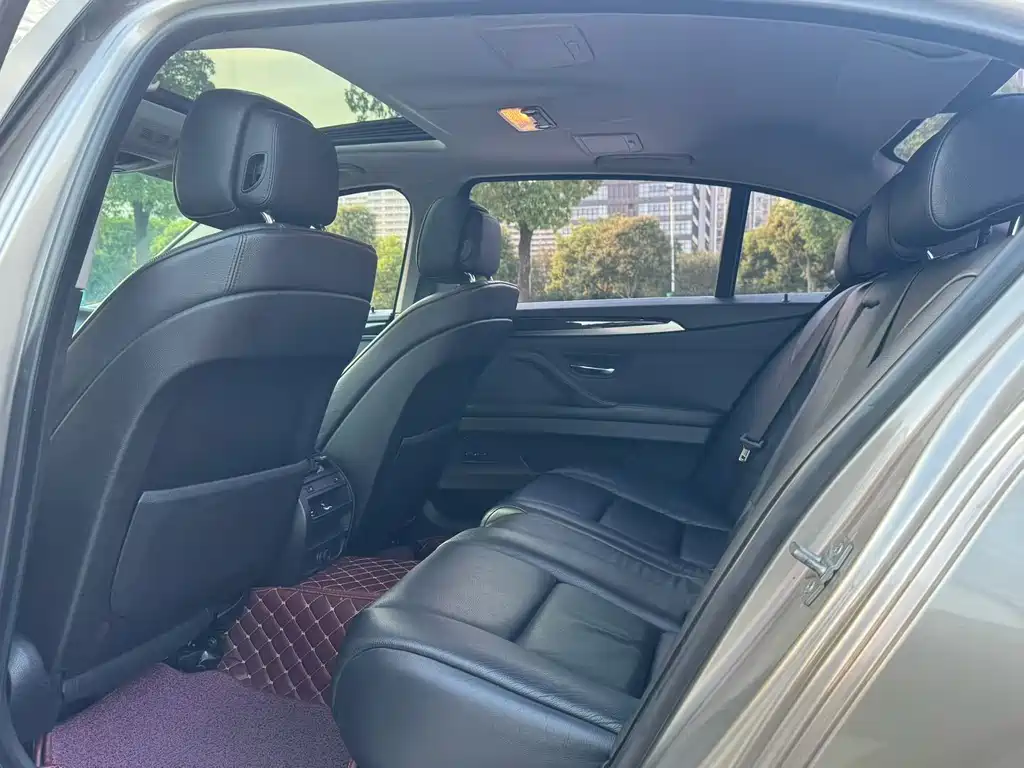 BMW 5 Series — миниатюра 7