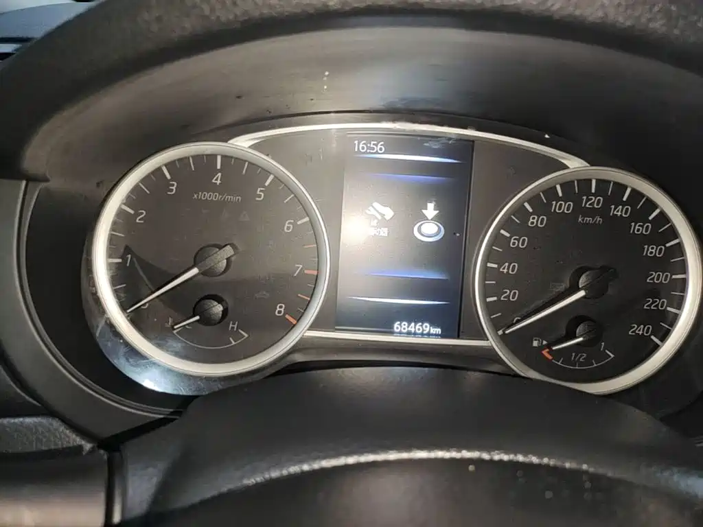 Nissan Tiida — миниатюра 12