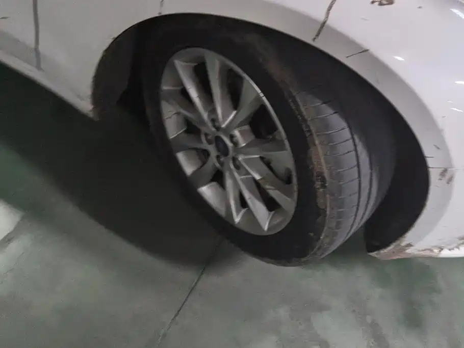 Ford Mondeo — миниатюра 6