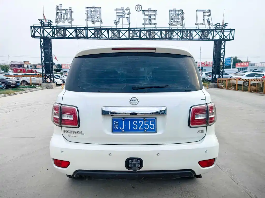 Nissan Patrol — миниатюра 9