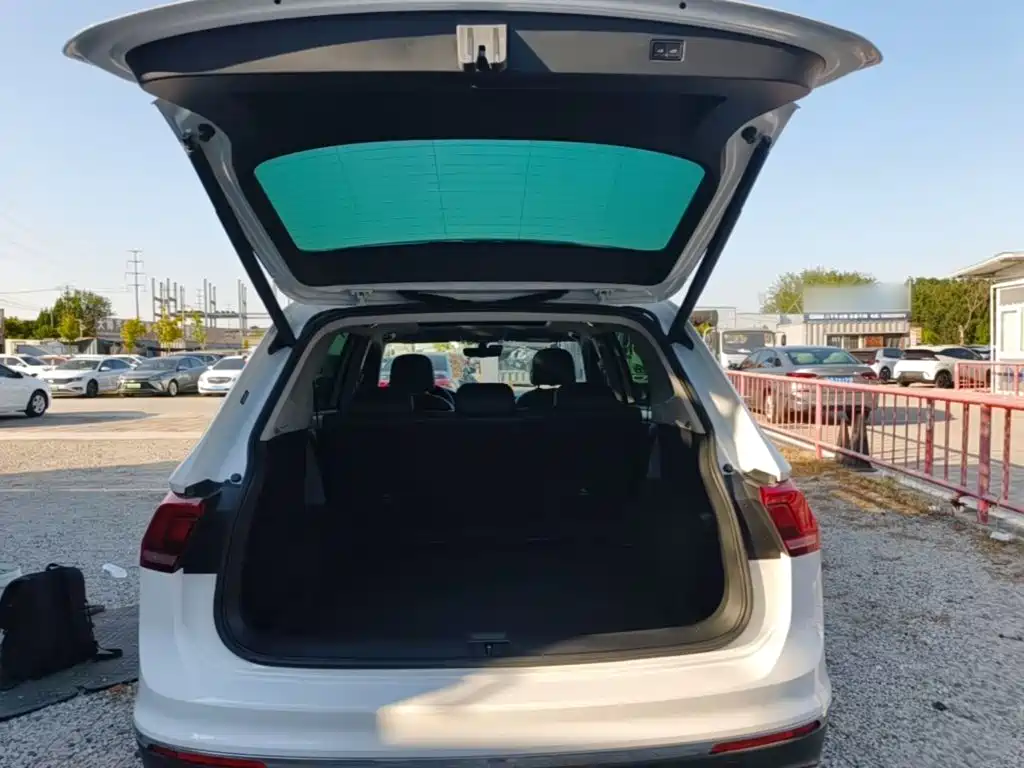 Volkswagen Tiguan L — миниатюра 19