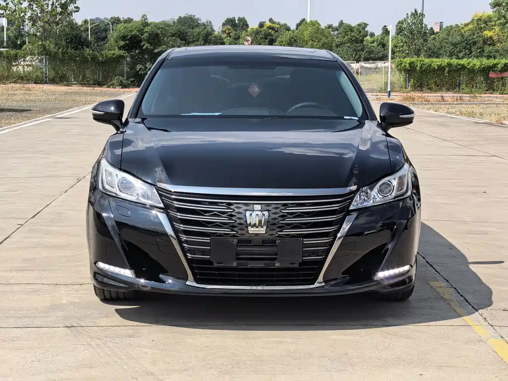 Toyota Crown — миниатюра 2