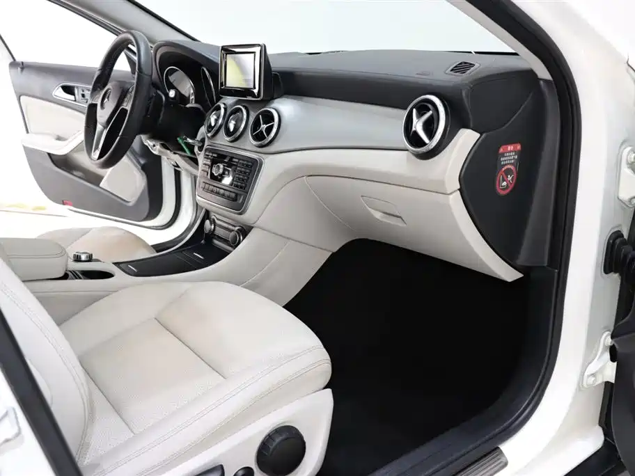 Mercedes-Benz GLA 2015 GLA 200 Fashion