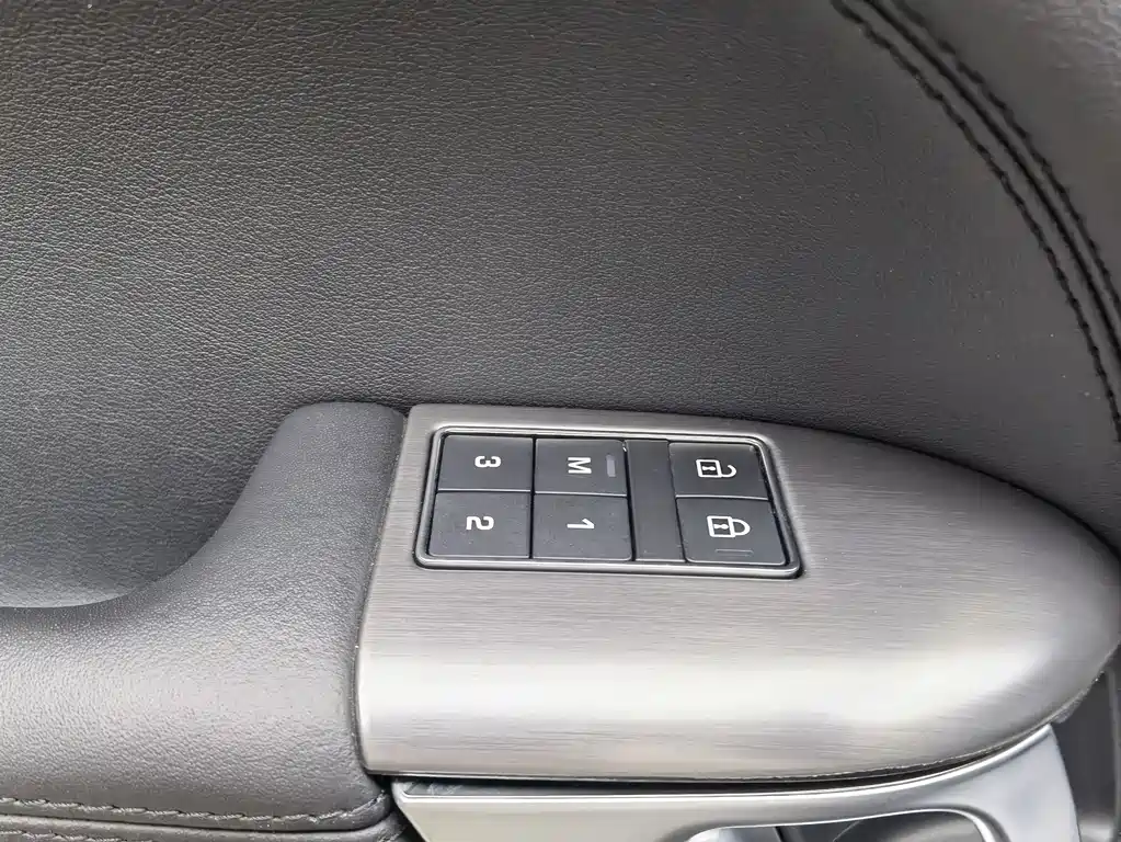 Land Rover Sport PHEV — миниатюра 15