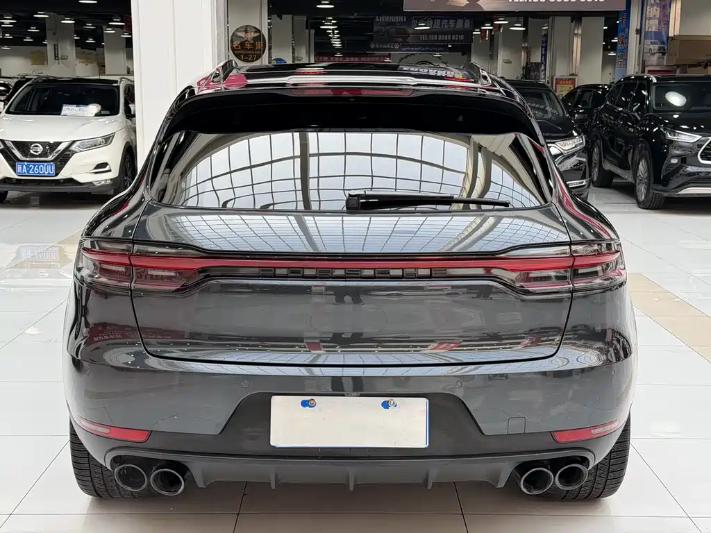 PORSCHE MACAN