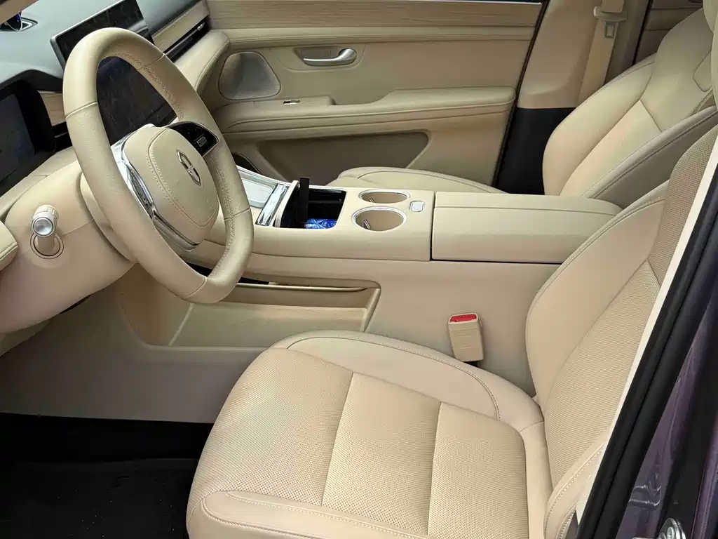 AITO ASK THE WORLD M5