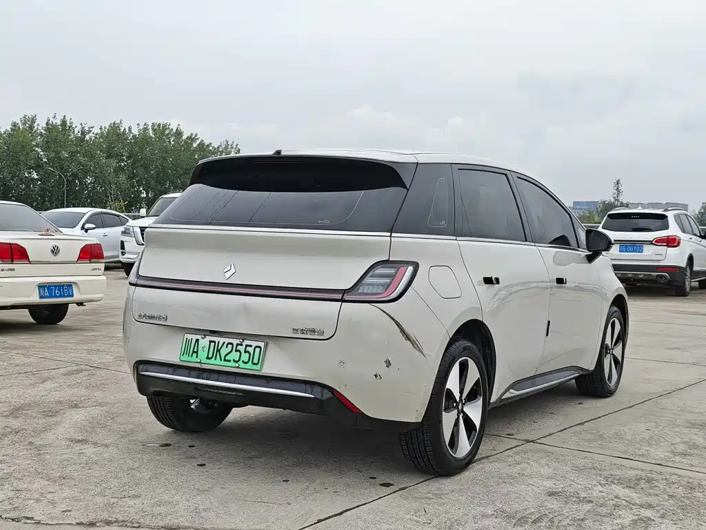 Baojun Yunduo — миниатюра 4