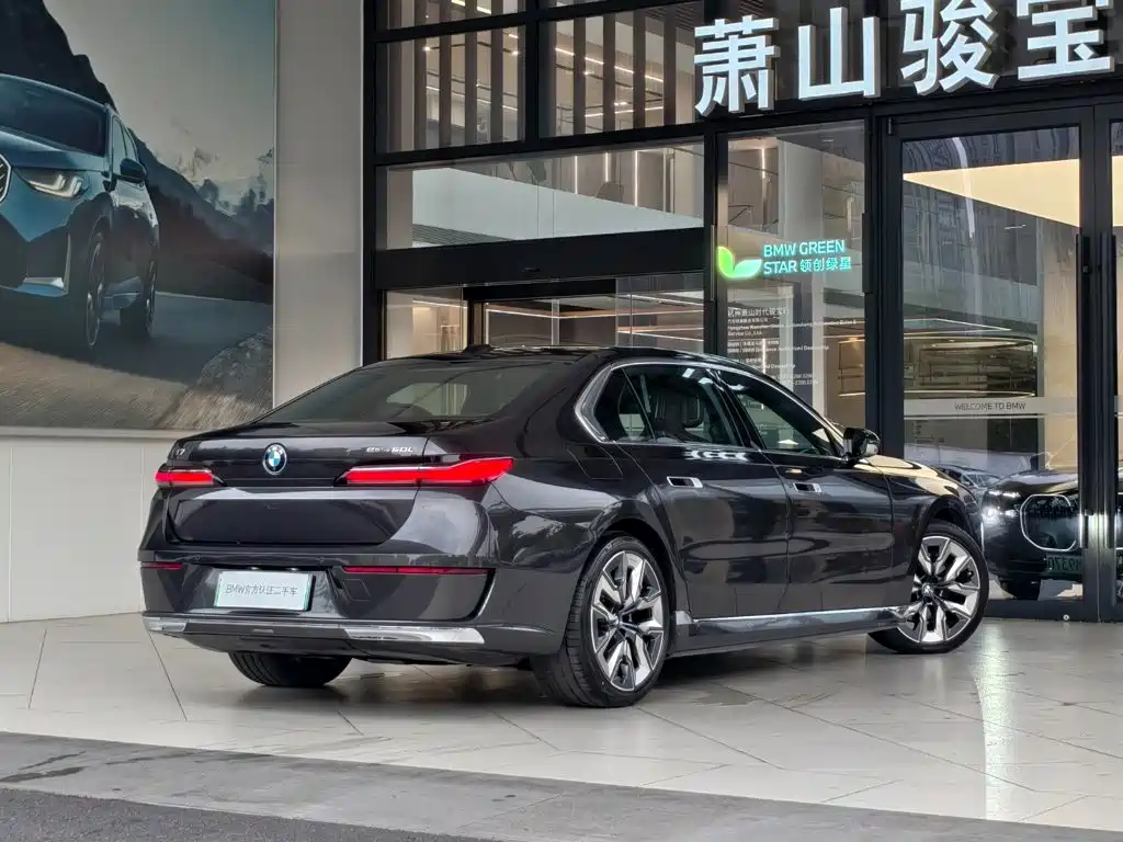 BMW i7 — миниатюра 4