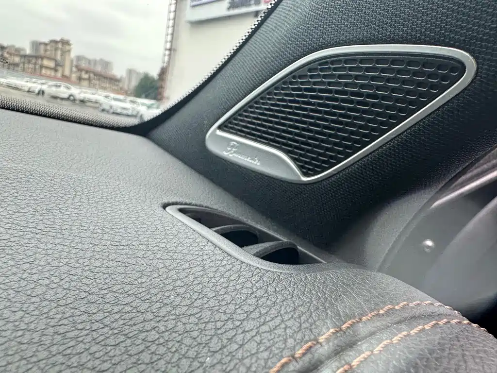 Mercedes-Benz GLB — миниатюра 18