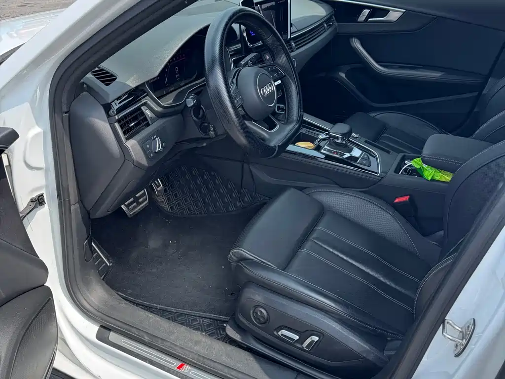Audi A4L 2024 40 TFSI Luxury