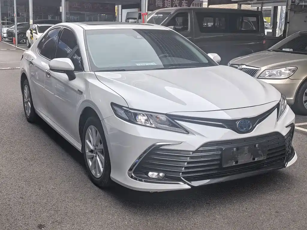 Toyota Camry — миниатюра 3