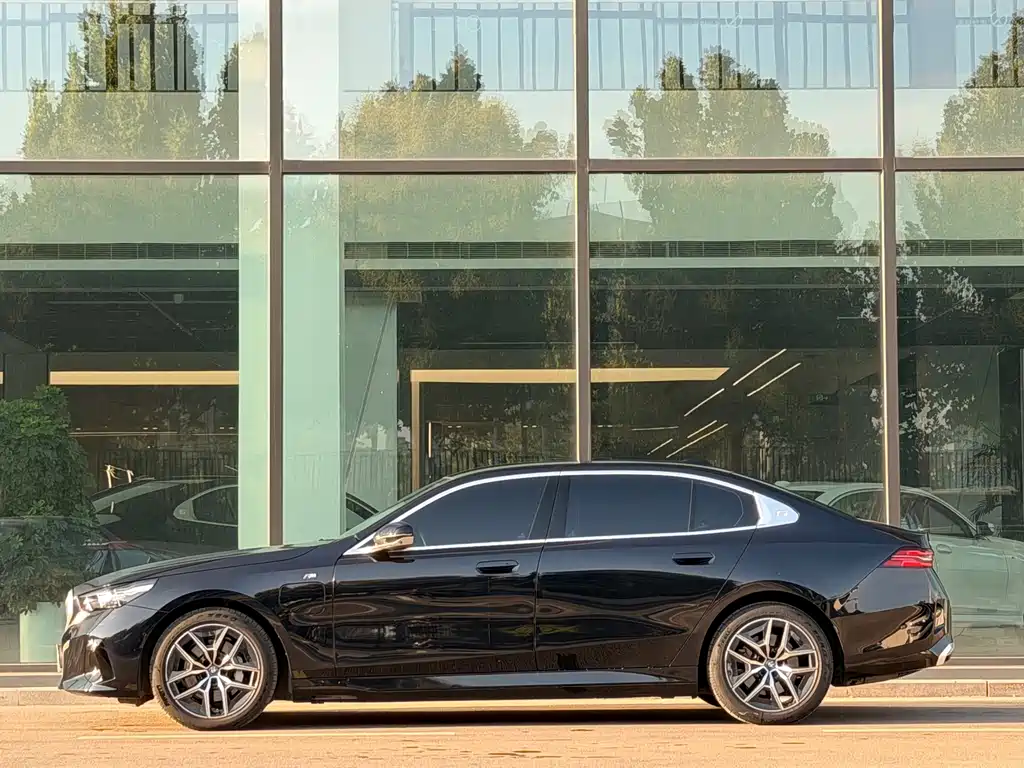 BMW i5 — миниатюра 3
