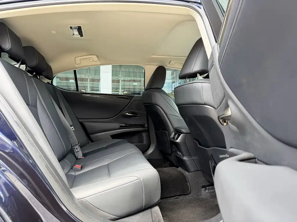 Lexus ES 2022 200