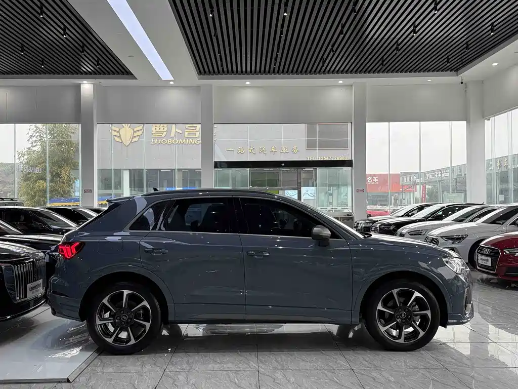 AUDI Q3