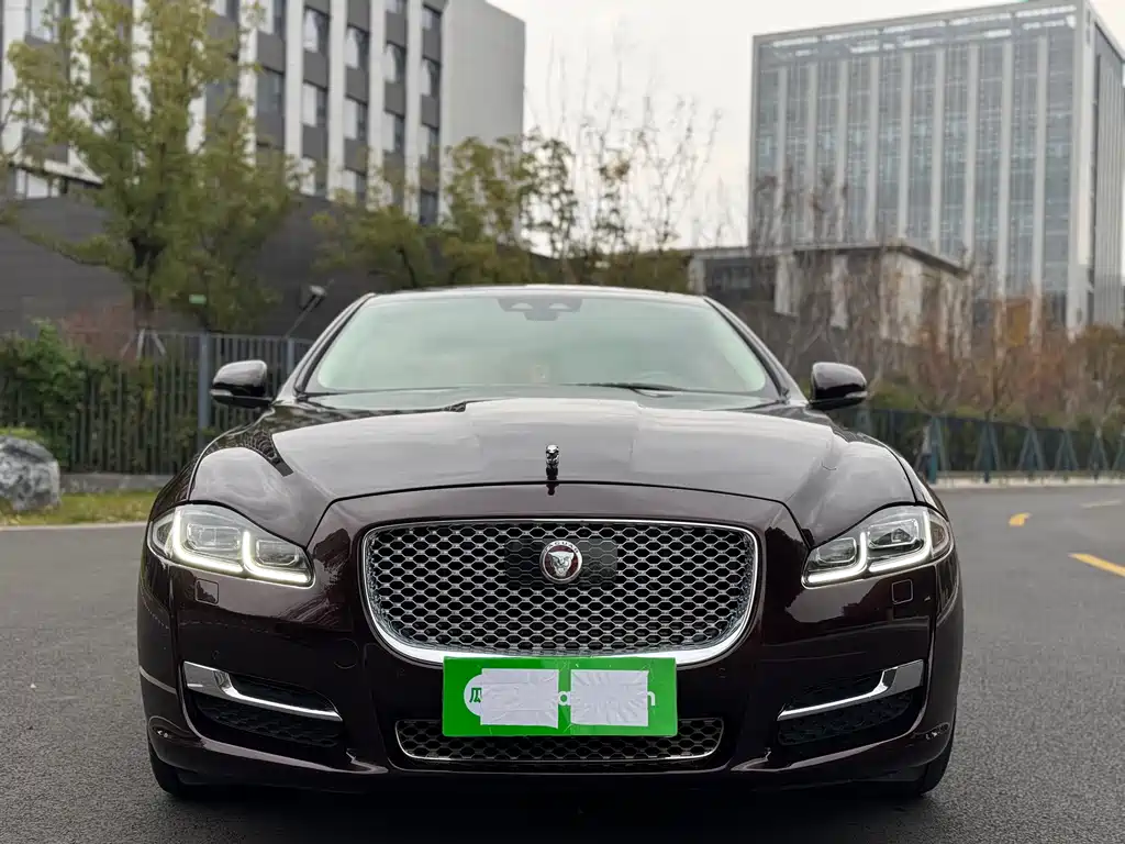 JAGUAR XJ