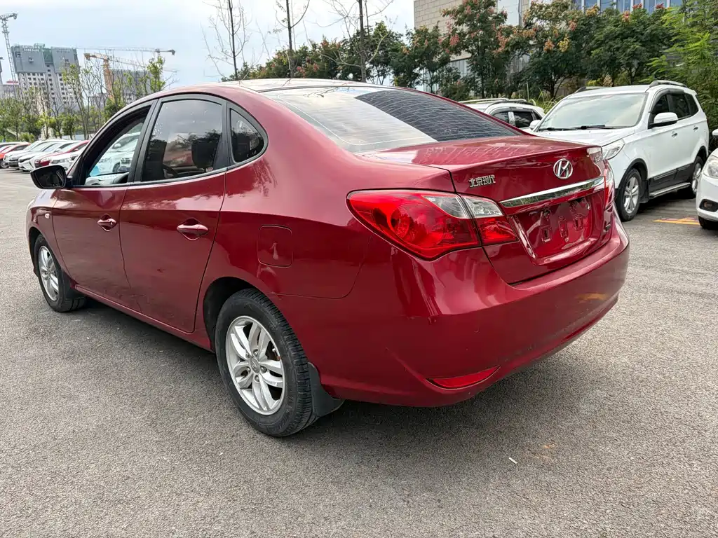 Hyundai Elantra — миниатюра 10