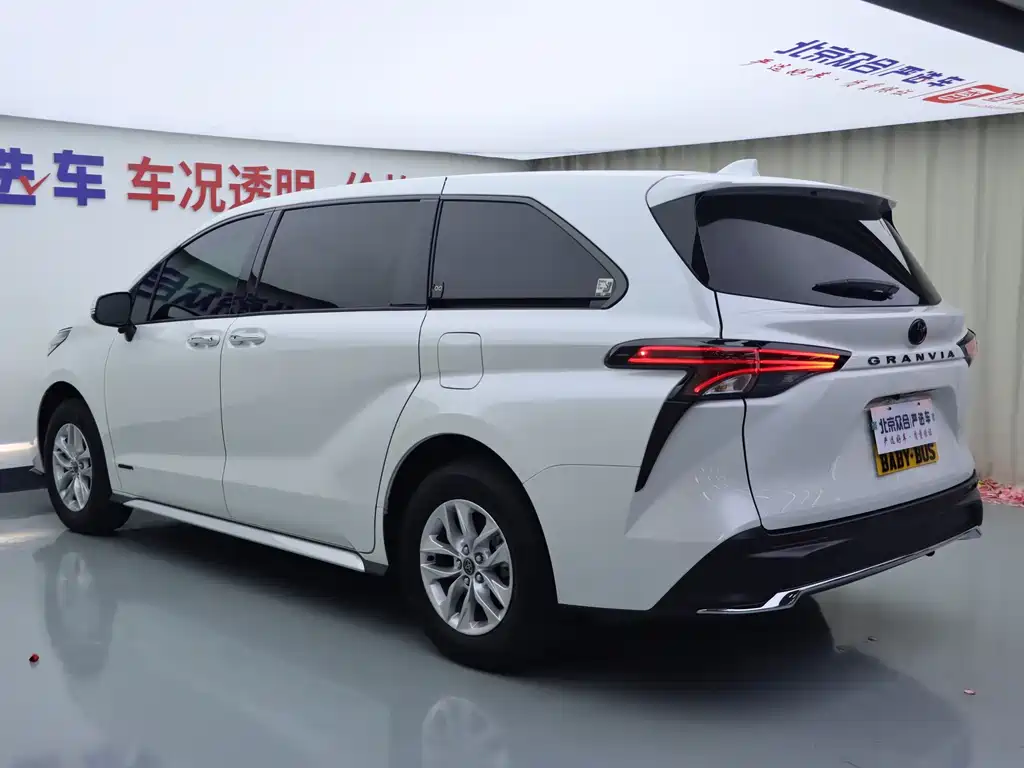 Toyota Granvia — миниатюра 26