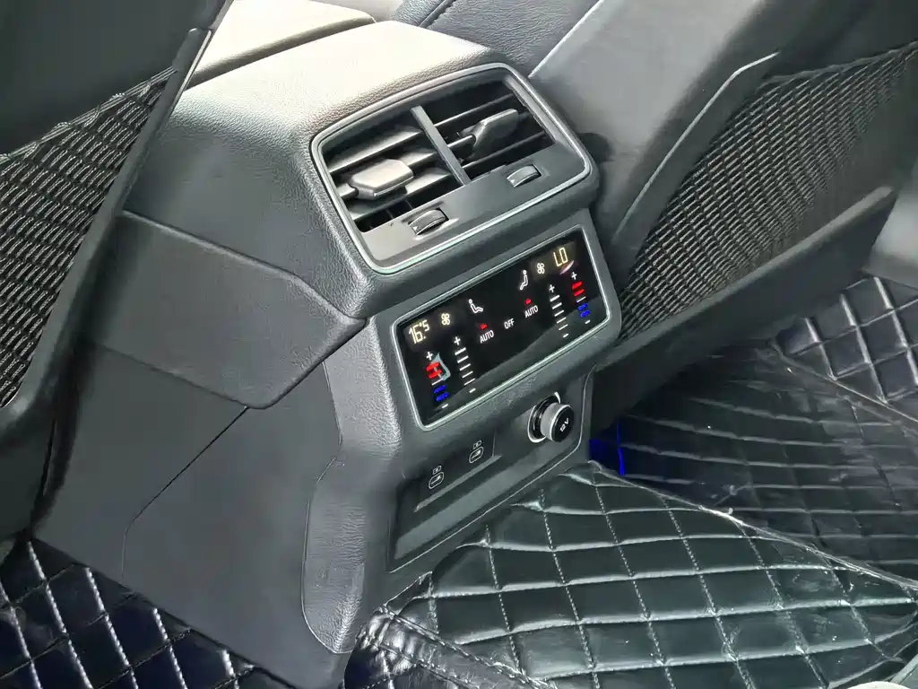 Audi A6L — миниатюра 12