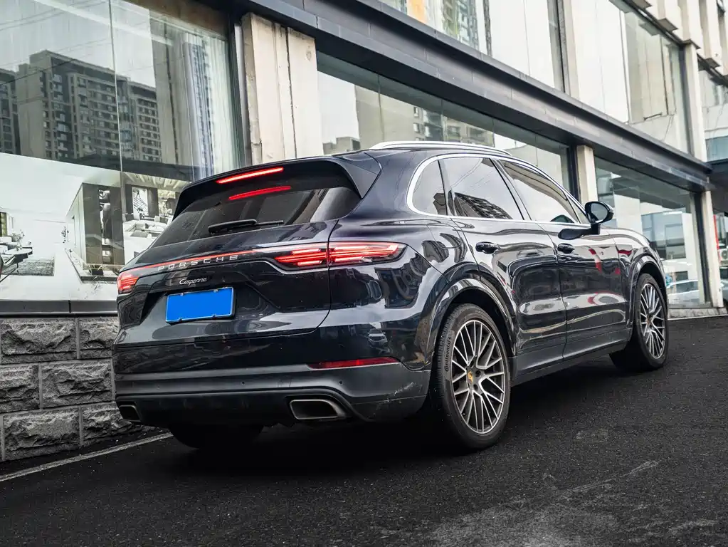Porsche Cayenne — миниатюра 10