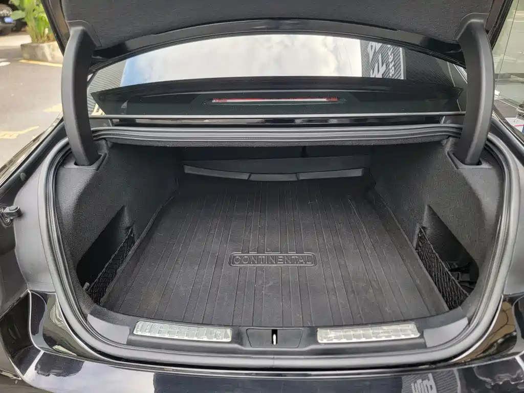 Lincoln Continental — миниатюра 14