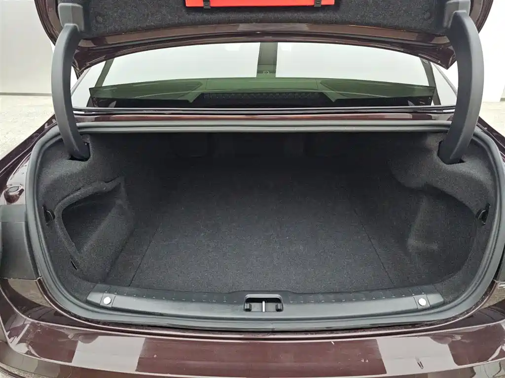 Volvo S90 2026 B5 Luxury