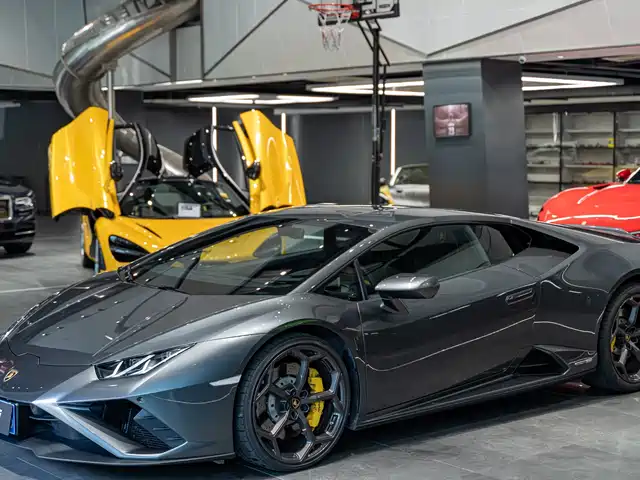 LAMBORGHINI HURACÁN